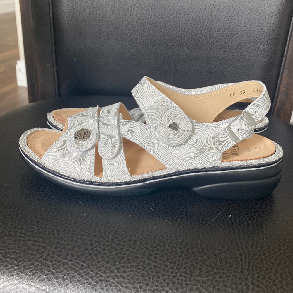 Finn Comfort sandals. Style: Gomera Color: Hair Flour (Silver) Size: EU 39